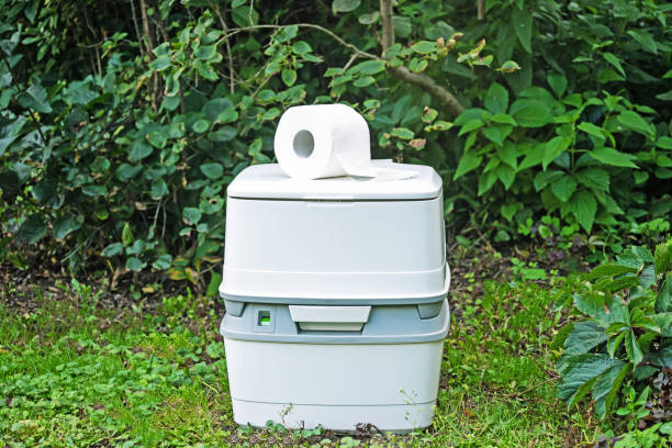 Best Portable restroom trailer rental  in Collinsvle, IL